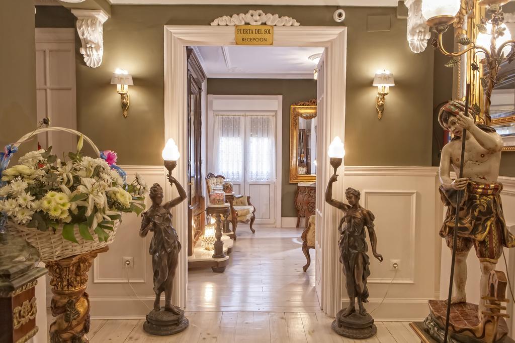 Hostal Boutique Puerta Del Sol Torrelavega Bagian luar foto