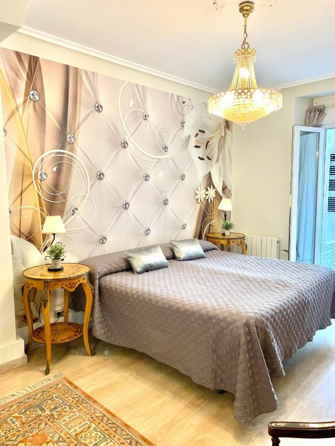 Hostal Boutique Puerta Del Sol Torrelavega Bagian luar foto