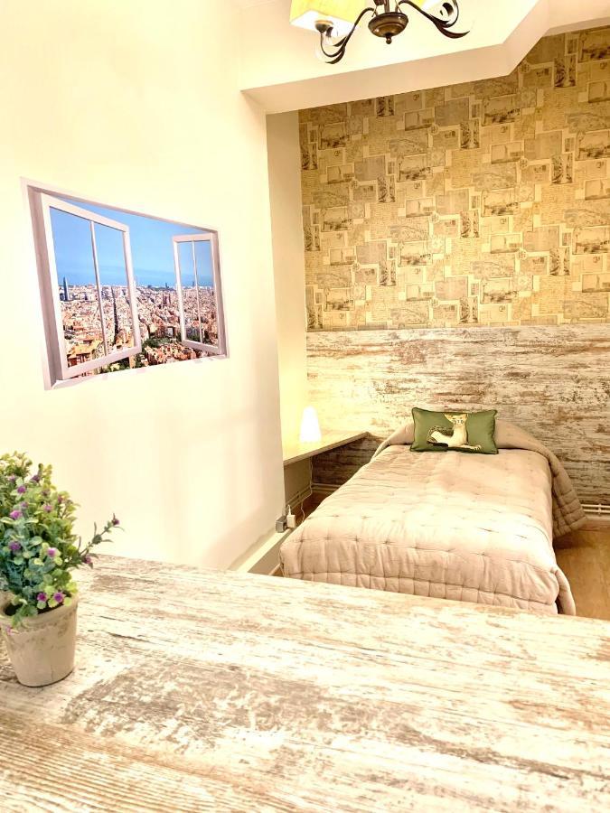 Hostal Boutique Puerta Del Sol Torrelavega Bagian luar foto