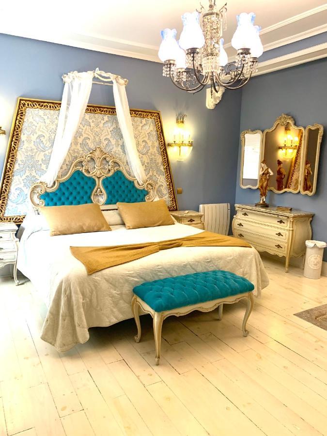 Hostal Boutique Puerta Del Sol Torrelavega Bagian luar foto