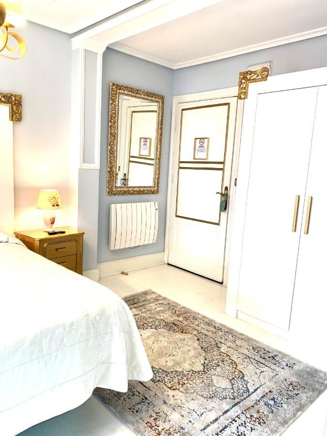 Hostal Boutique Puerta Del Sol Torrelavega Bagian luar foto