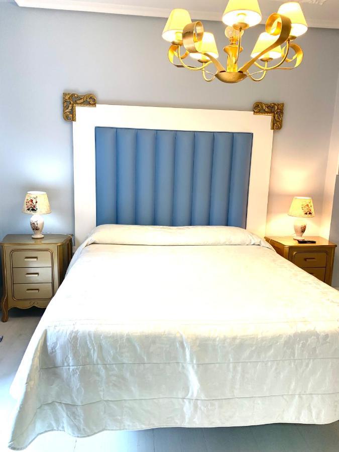 Hostal Boutique Puerta Del Sol Torrelavega Bagian luar foto