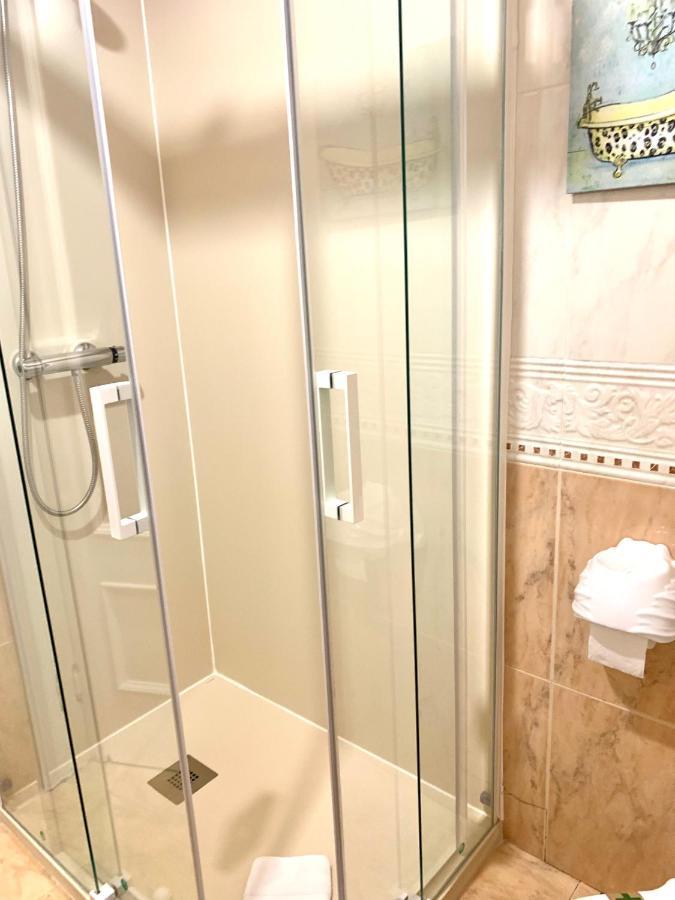 Hostal Boutique Puerta Del Sol Torrelavega Bagian luar foto