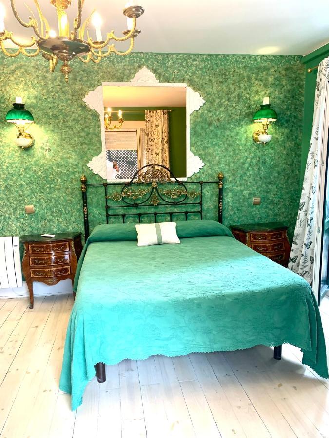 Hostal Boutique Puerta Del Sol Torrelavega Bagian luar foto