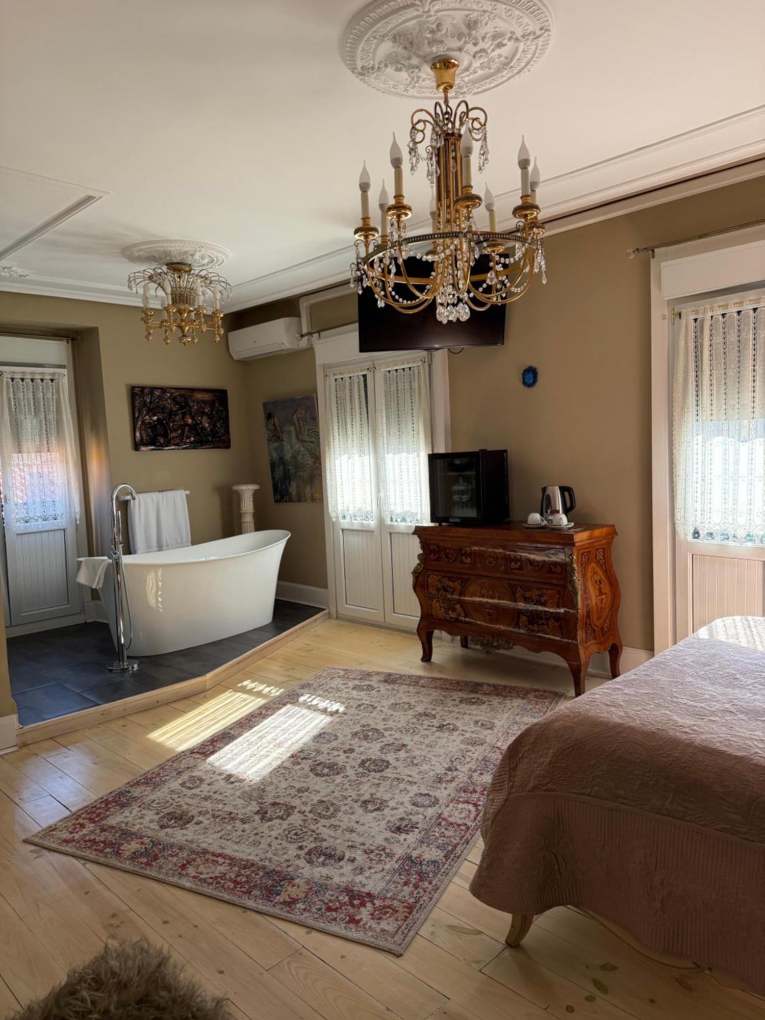 Hostal Boutique Puerta Del Sol Torrelavega Bagian luar foto