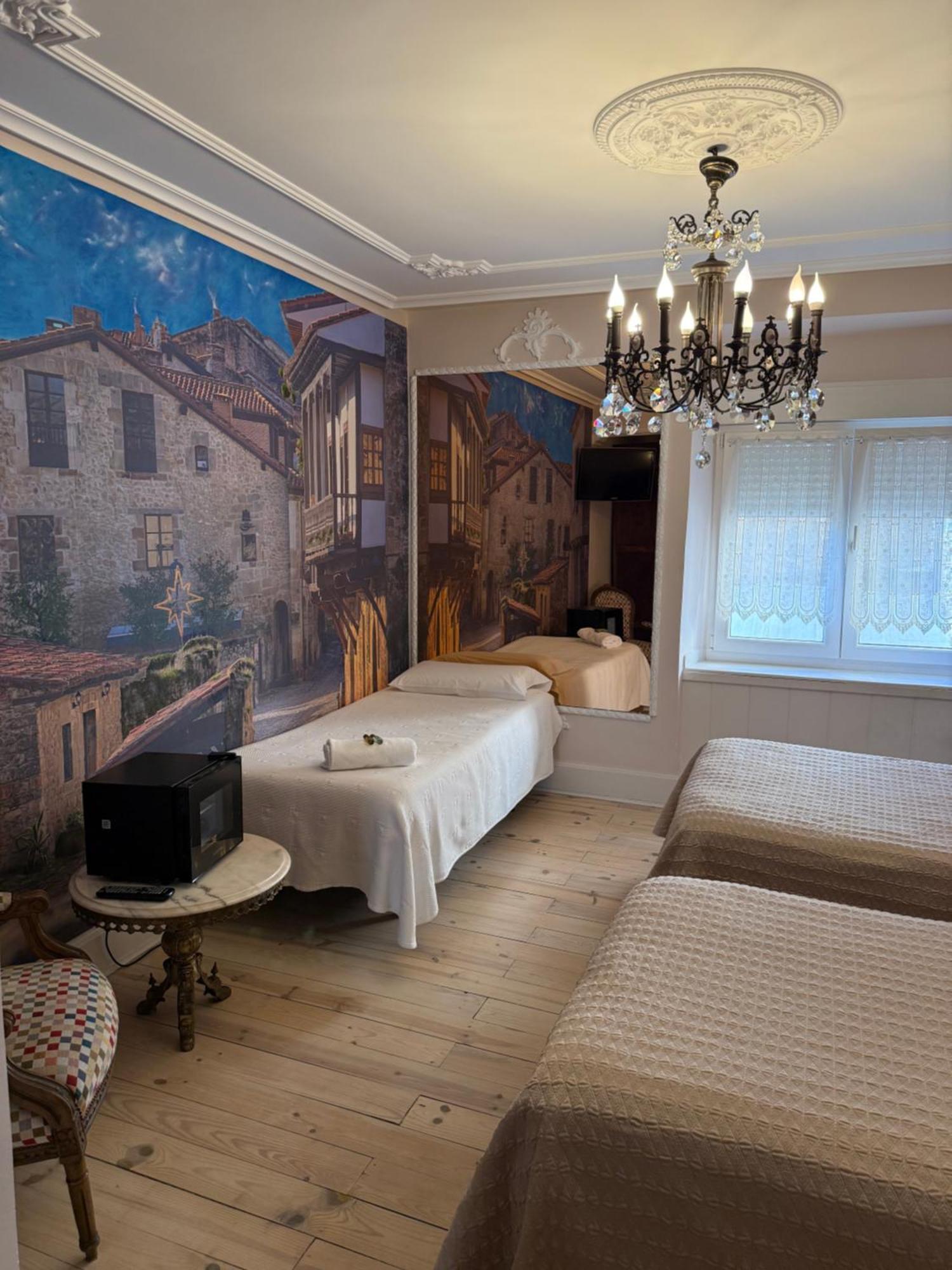 Hostal Boutique Puerta Del Sol Torrelavega Bagian luar foto