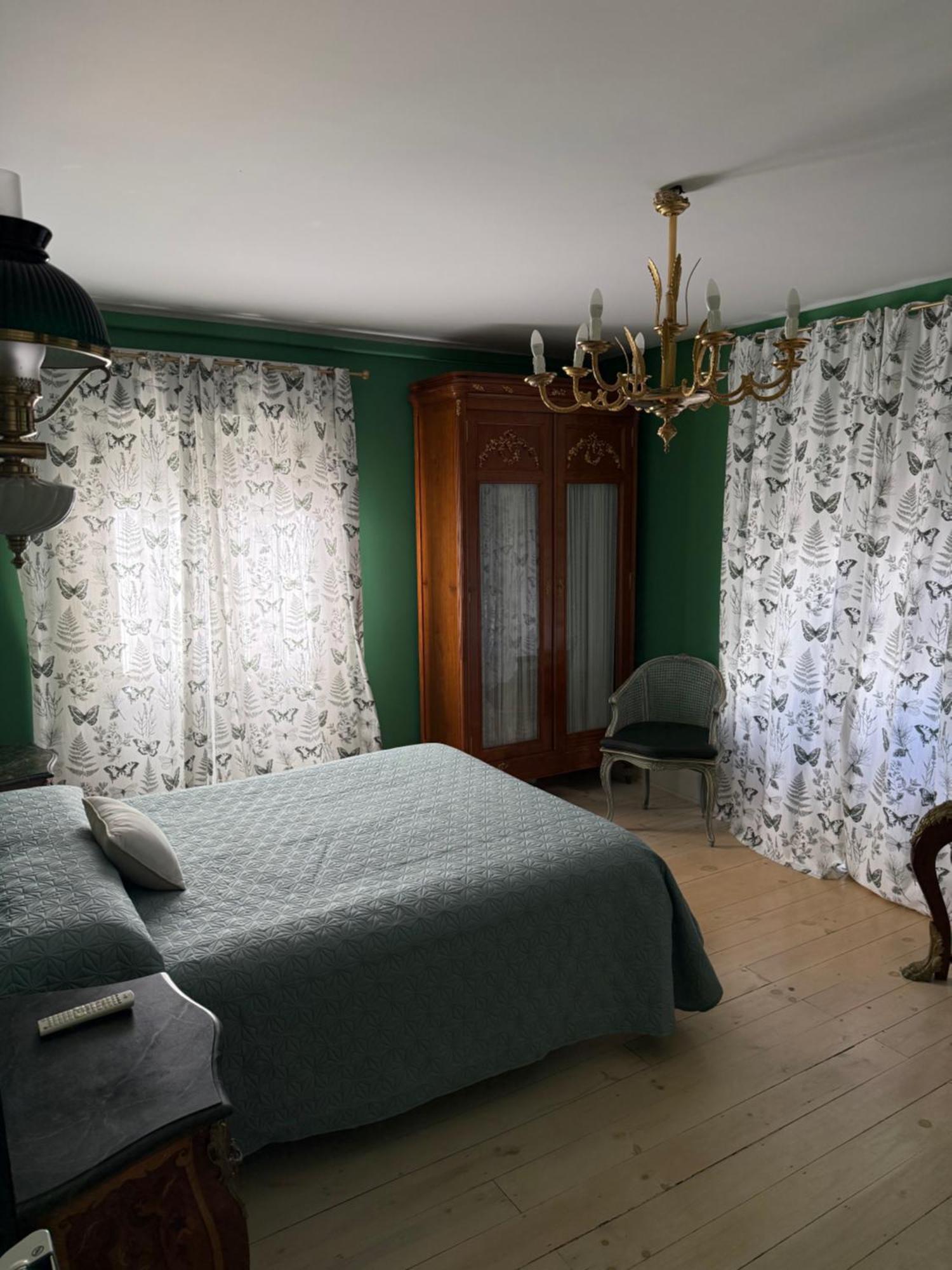 Hostal Boutique Puerta Del Sol Torrelavega Bagian luar foto