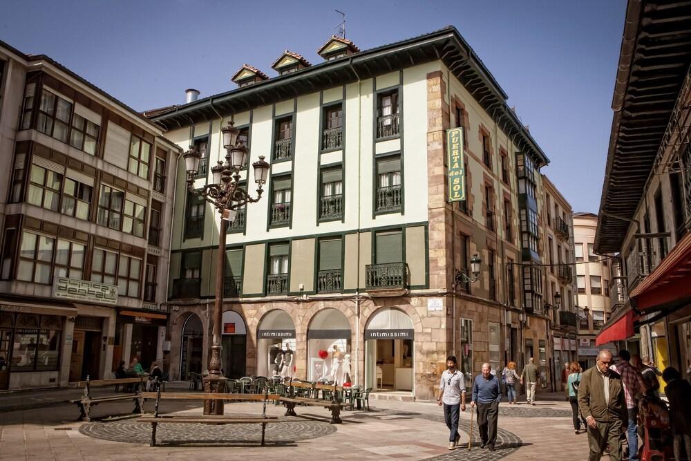Hostal Boutique Puerta Del Sol Torrelavega Bagian luar foto